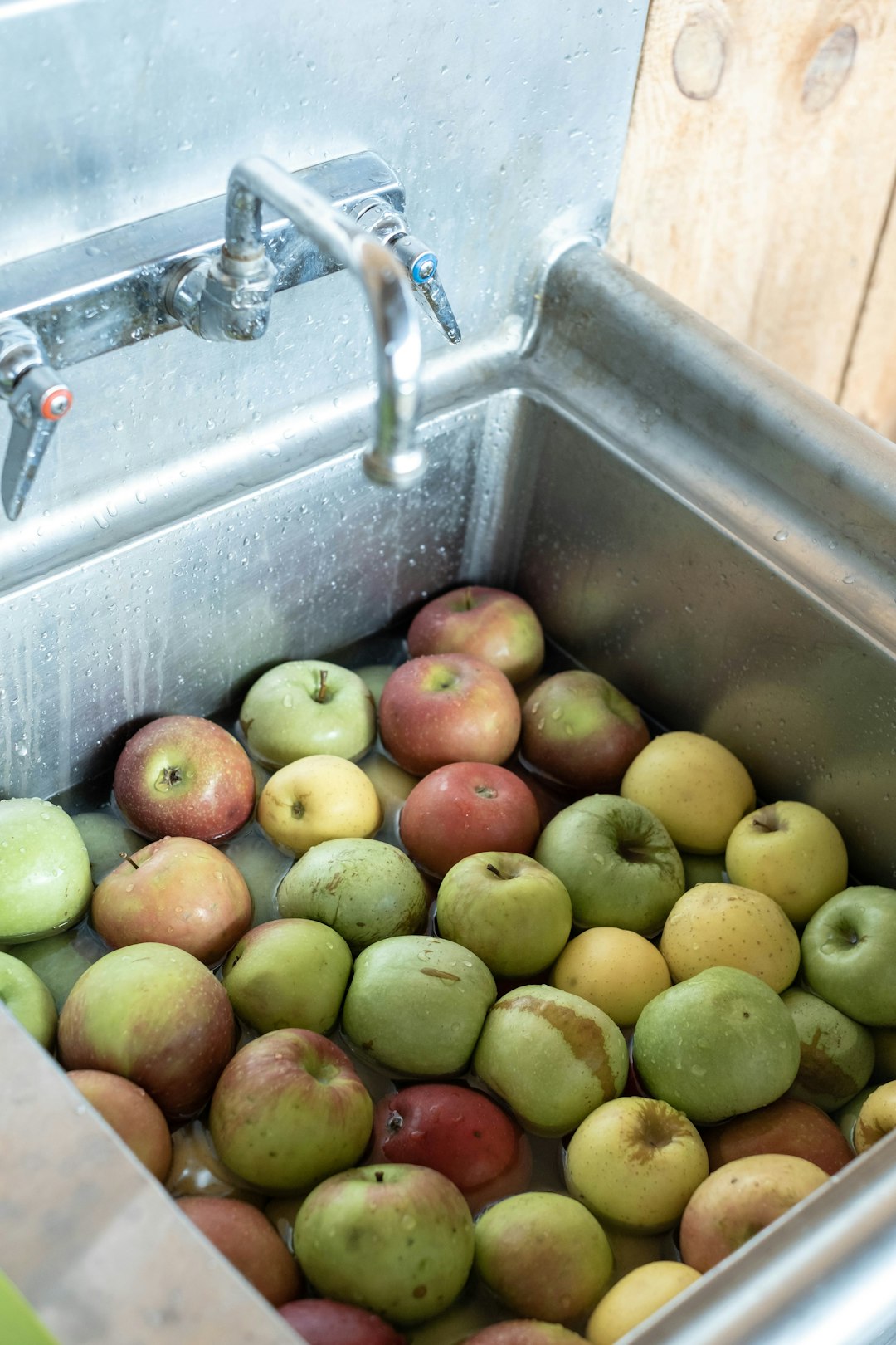 The Science Behind Proper Food Washing (image credits: unsplash)