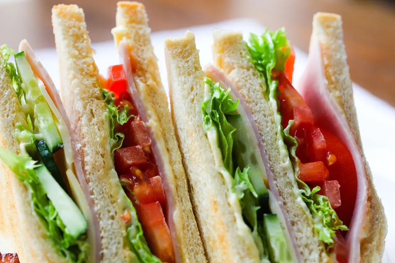 Load Up on Free Vegetables and Get Them Toasted (Image Credits: Pixabay)