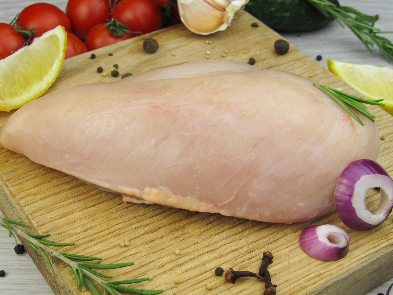 Washing Raw Chicken Is Actually Dangerous (image credits: pixabay)