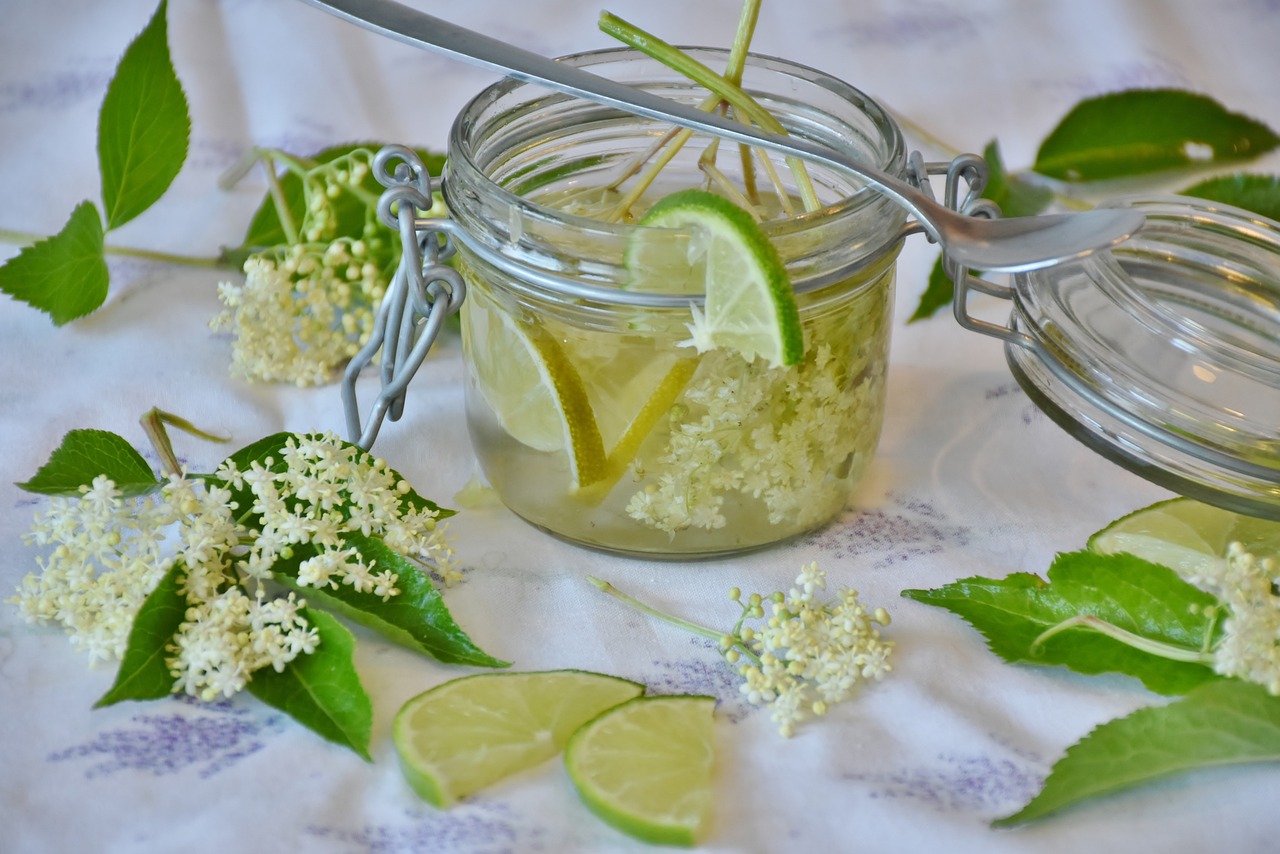 Elderflower in the World of Mixology (image credits: pixabay)