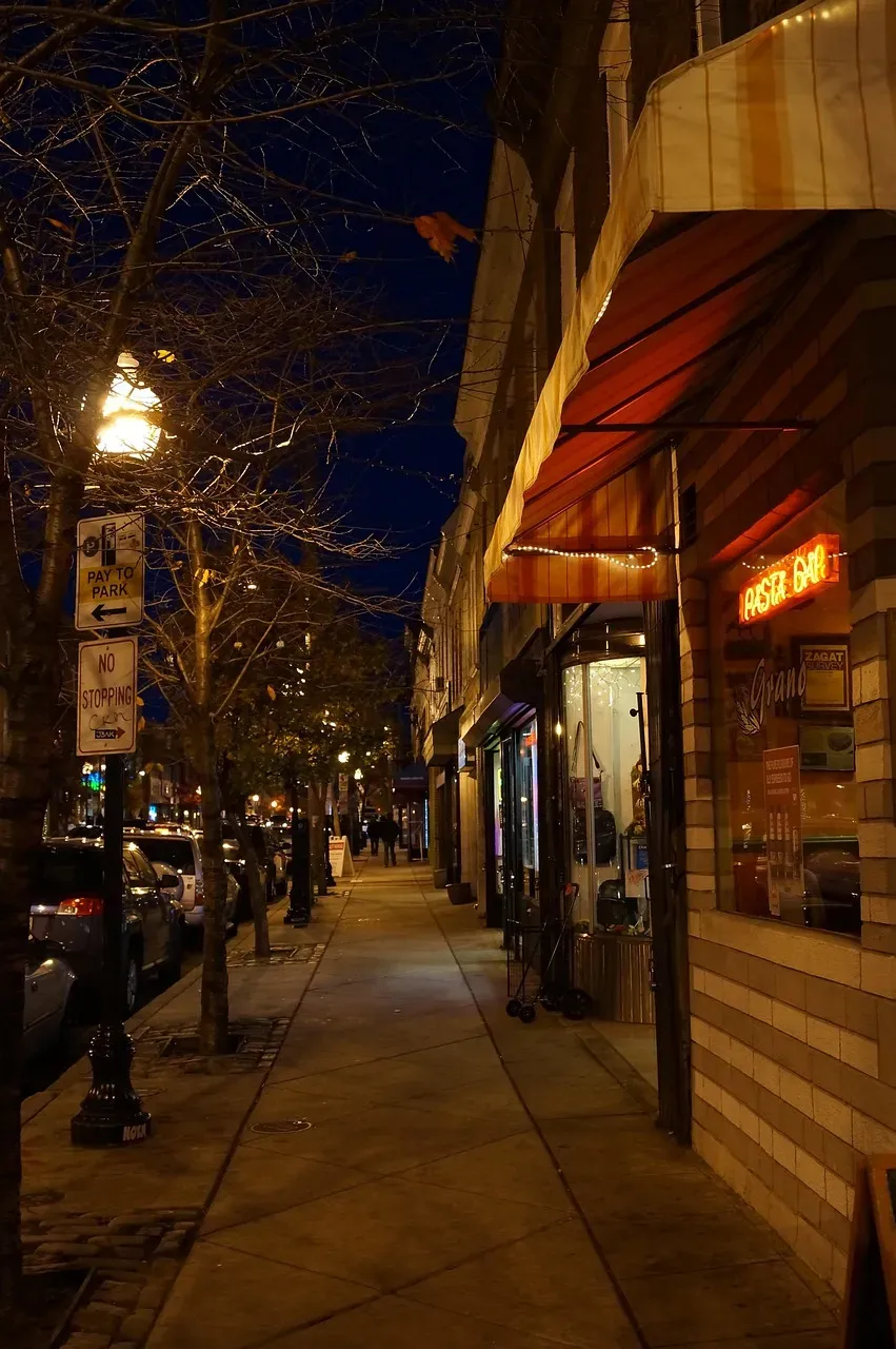 8. Stores Can Be Forced to Stay Open Late If They're Making Money (Image Credits: Pixabay)