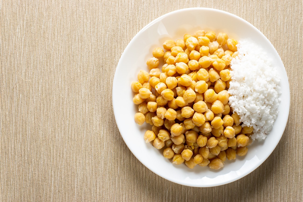 Mediterranean Chickpea Bowl (image credits: pixabay)