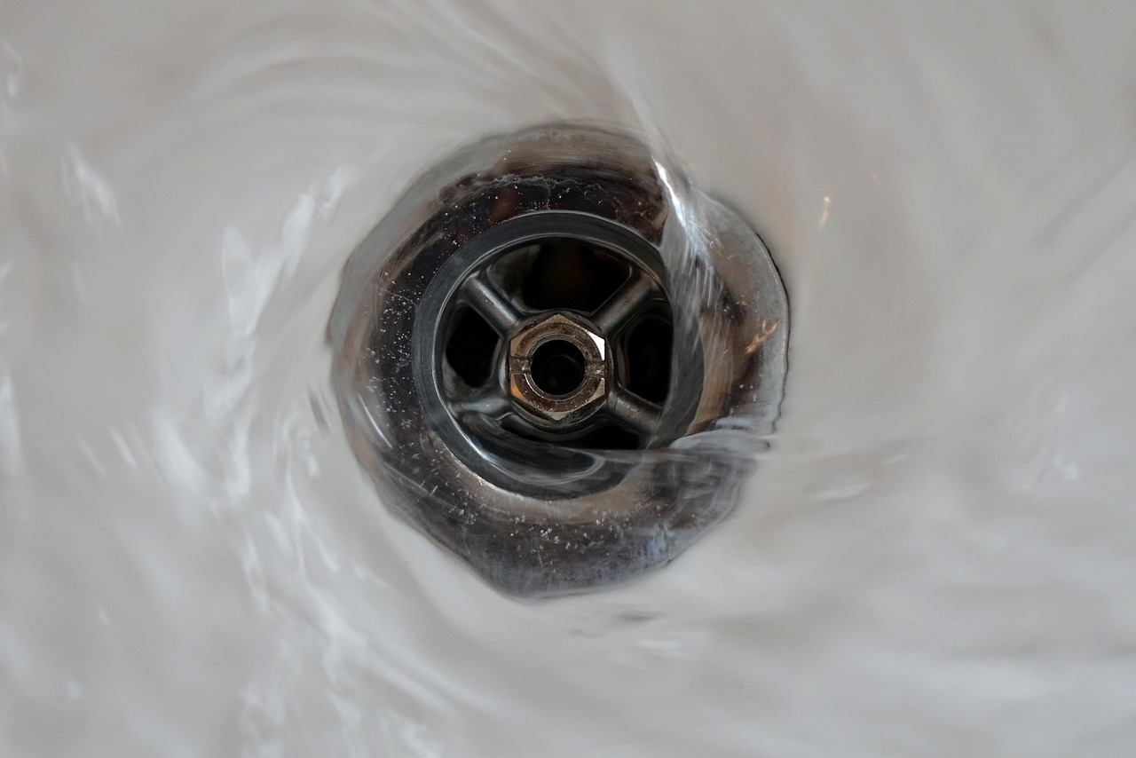 Hot Water Breakthrough for Grease Drainage (image credits: pixabay)