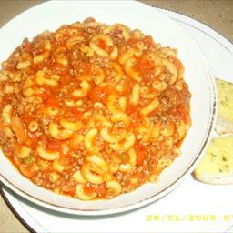 American Goulash: Nothing Like the Hungarian Original (image credits: By Alborzagros, CC BY-SA 3.0, https://commons.wikimedia.org/w/index.php?curid=15156385)