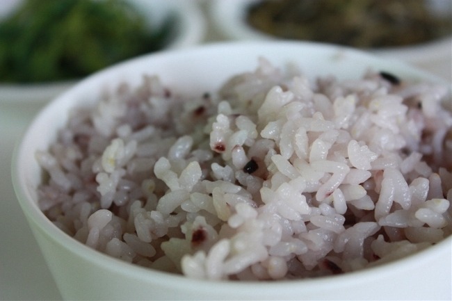 Rice - The Starchy Staple With Hidden Dangers (Image Credits: Wikimedia)