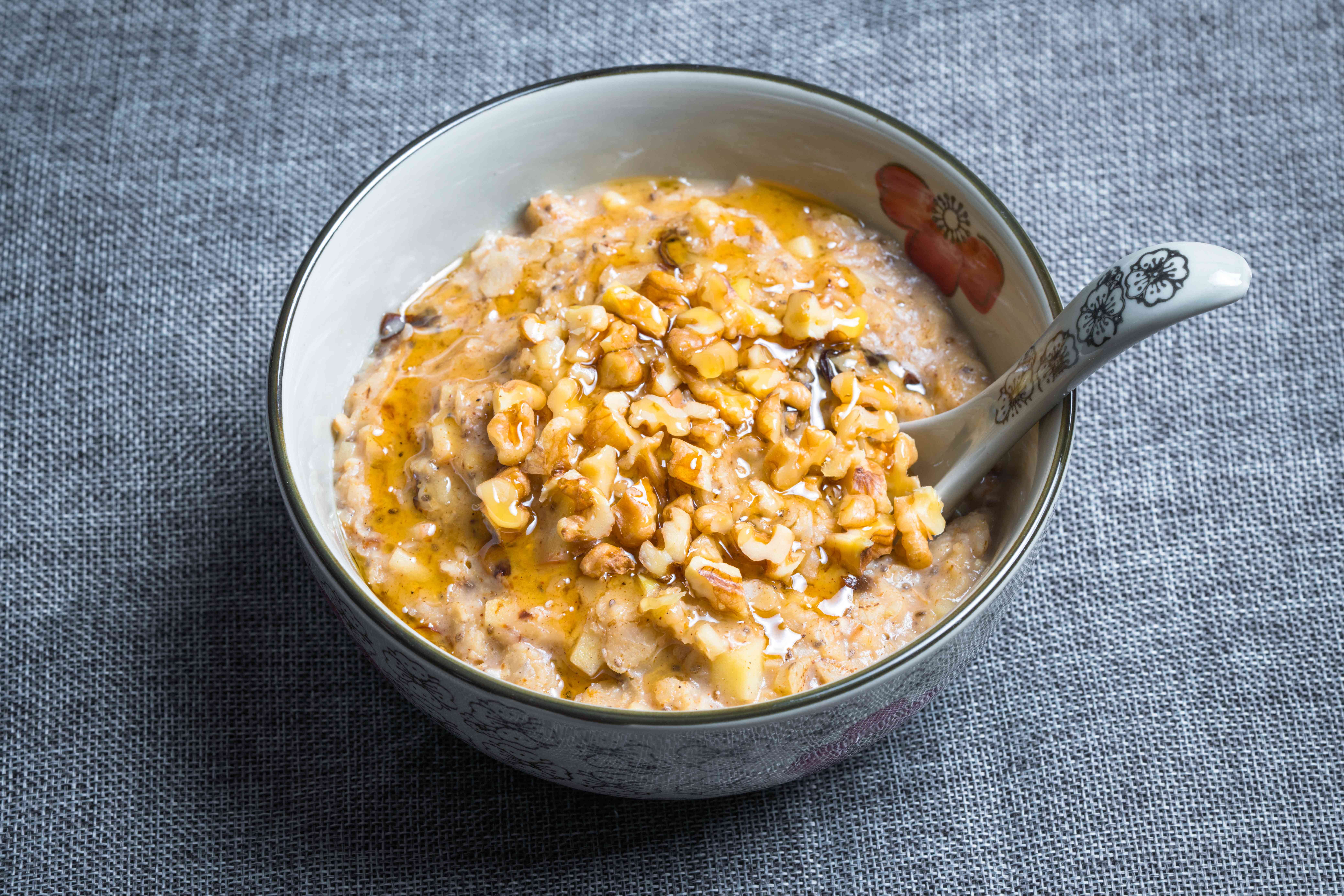 Oats: The Breakfast Staple That Balances Sugar (image credits: wikimedia)