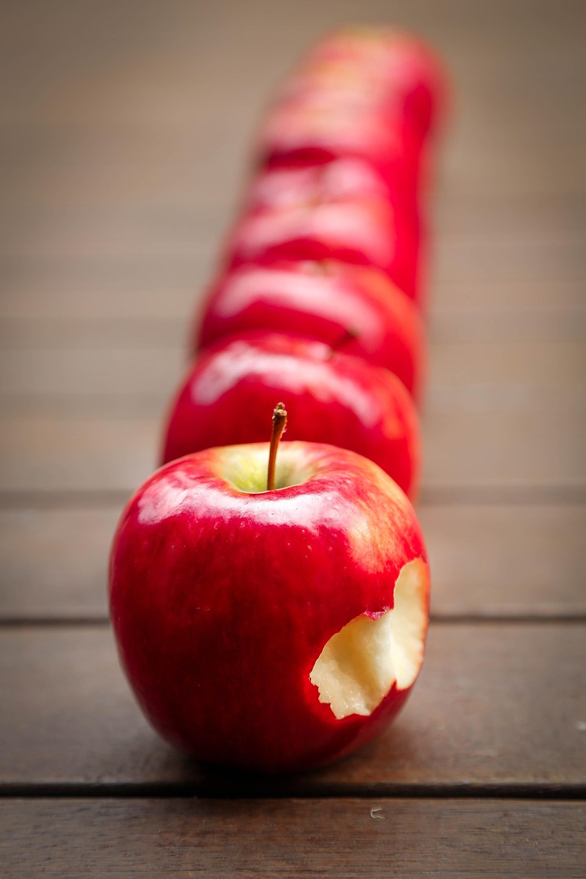 Apples - The Crunchy Powerhouse (image credits: pixabay)