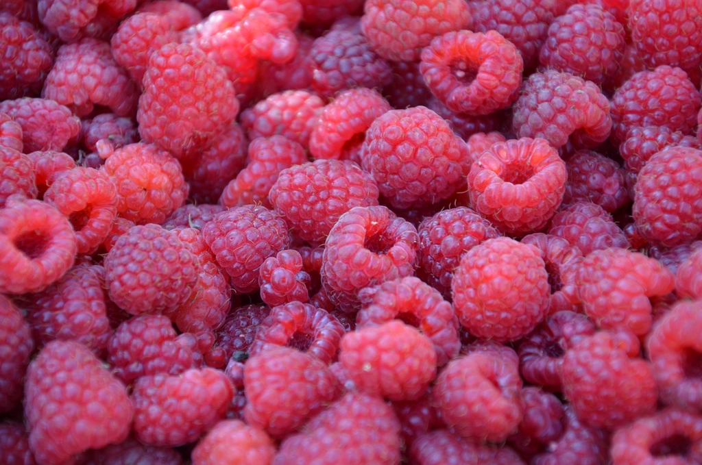 Berries (Strawberries, Raspberries, etc.) (image credits: rawpixel)