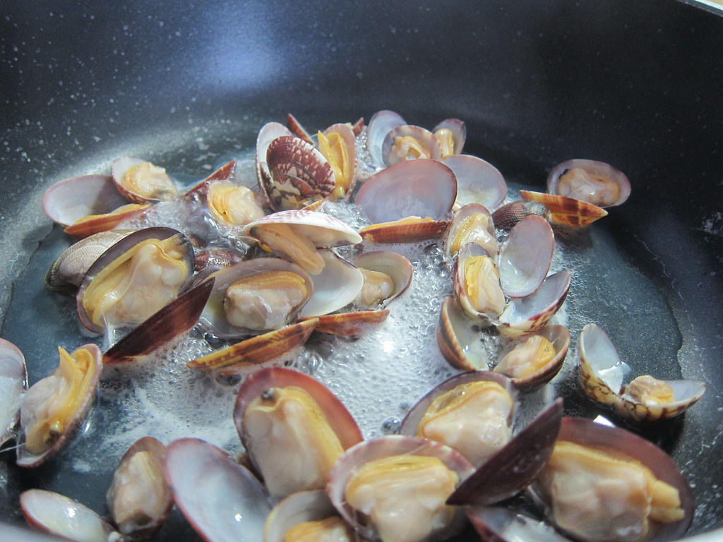 Clams - The Iron-Rich Shellfish Superstar (image credits: flickr)