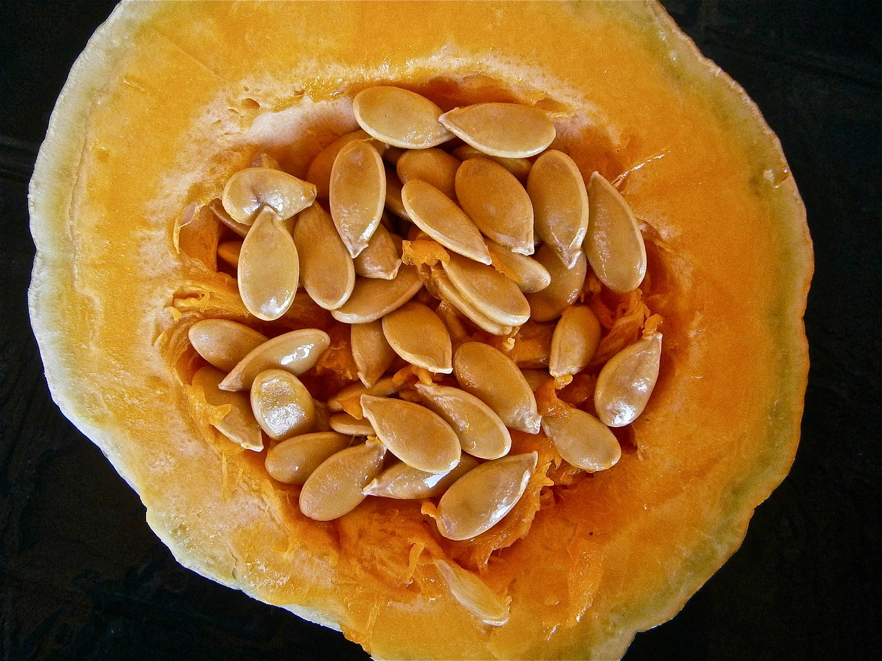 Pumpkin Seeds: Tiny Stress Fighters (image credits: pixabay)