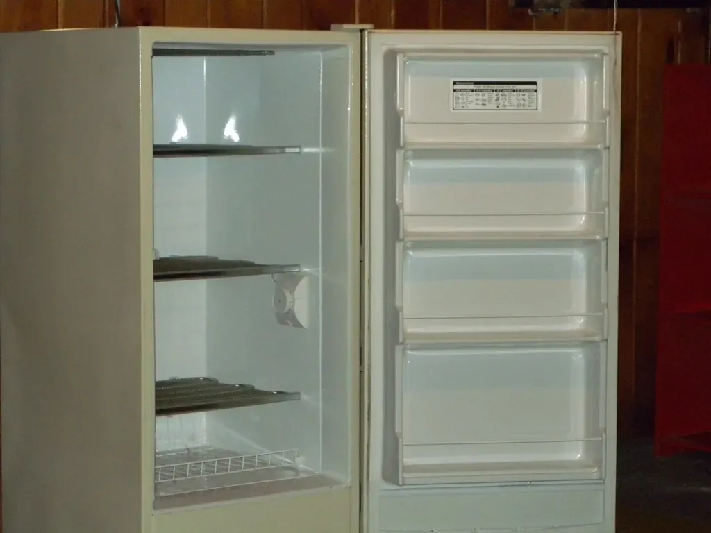 Walk-In Cooler/Freezer Door Seal (Image Credits: Flickr)