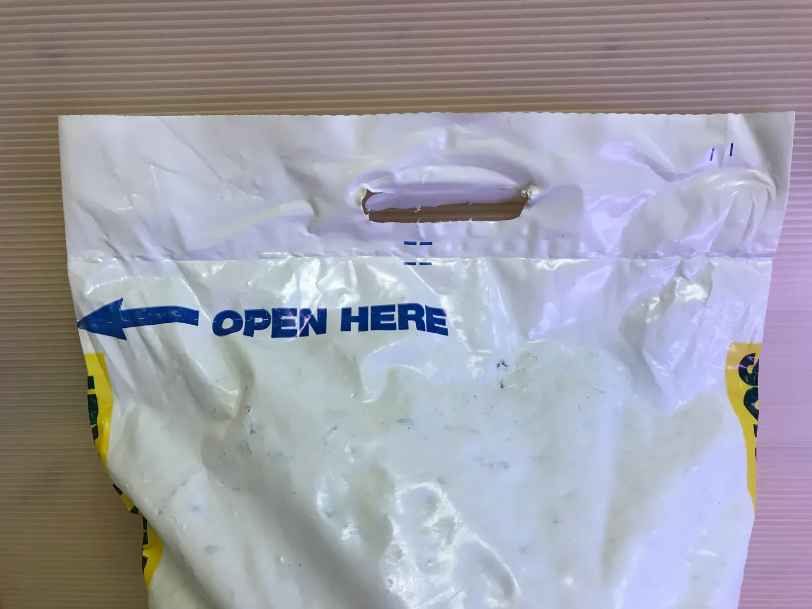 Microplastics Are Swimming in Your Salt Shaker (Image Credits: Wikimedia)