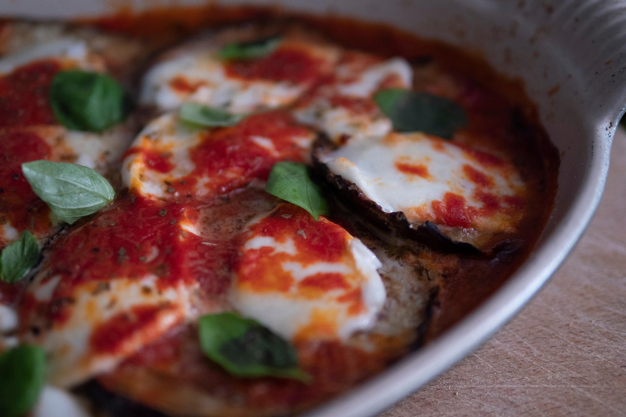 Eggplant Parmesan with Gluten-Free Breadcrumbs (image credits: pixabay)
