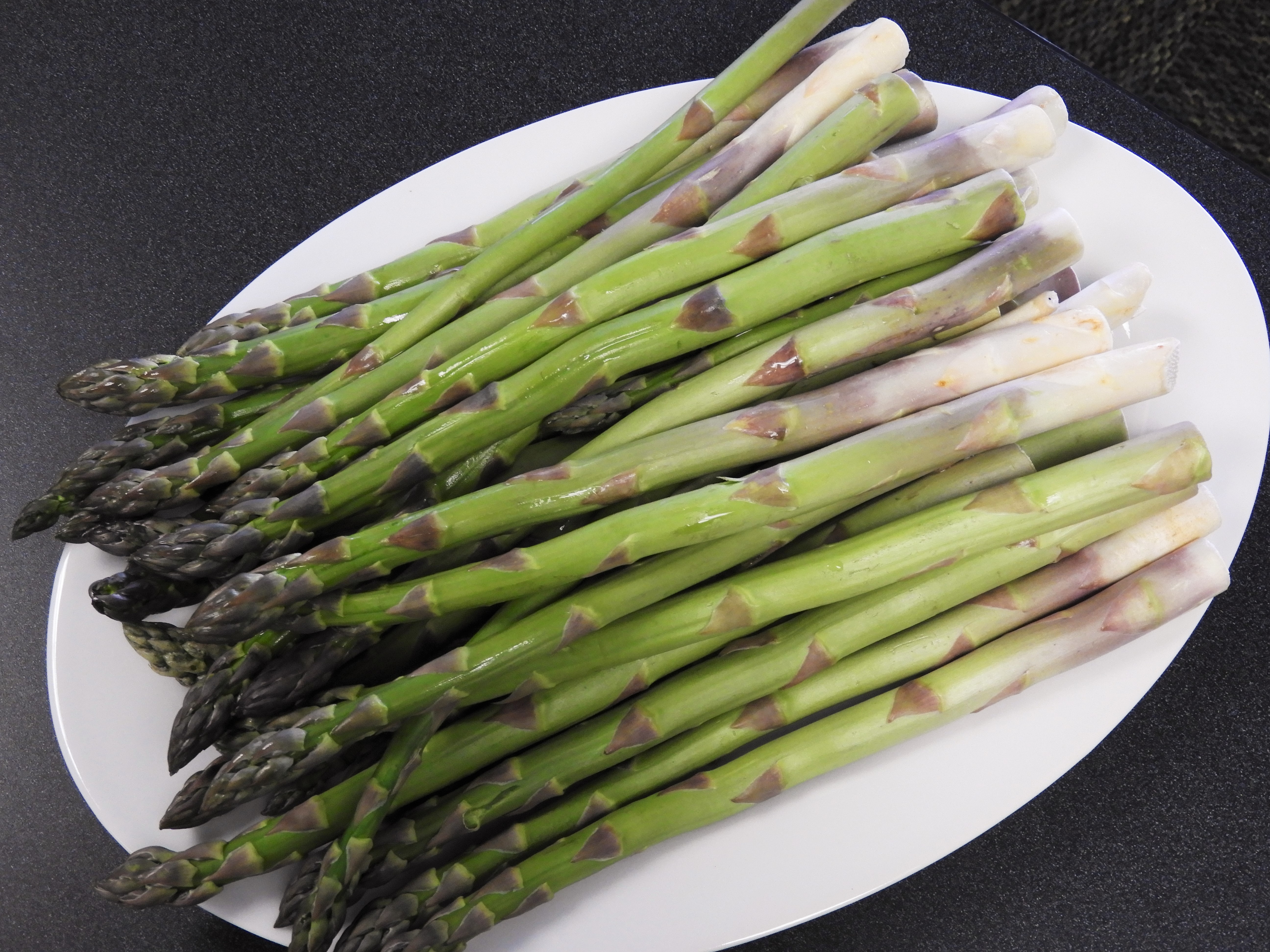 The Agricultural Truth Behind Thin Asparagus (image credits: wikimedia)