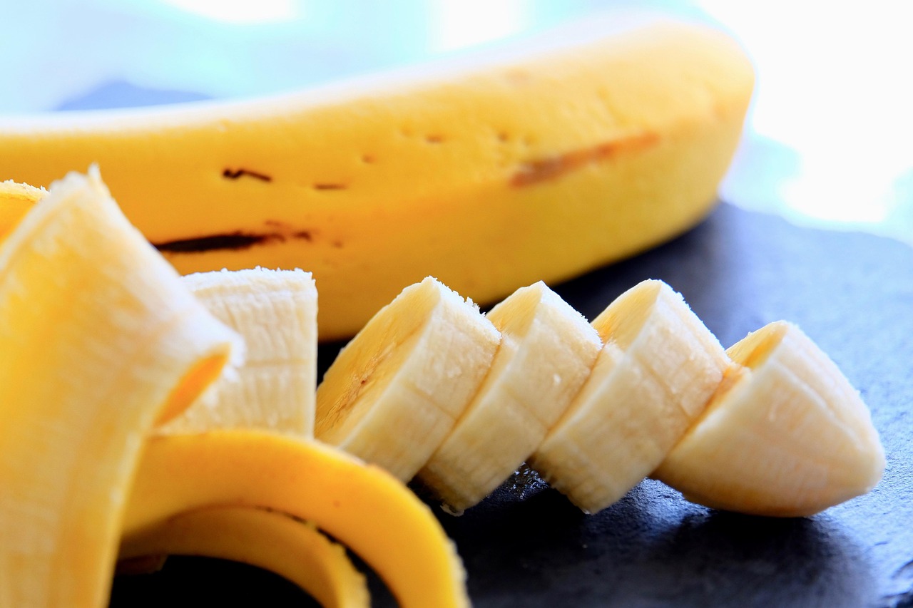Bananas: A Surprising Sugar Bomb (image credits: pixabay)