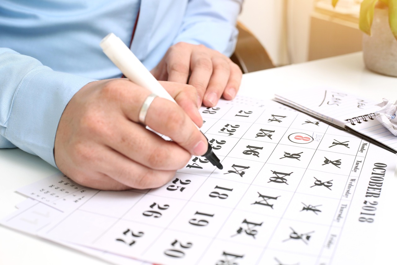 9. Consistent Eating Schedule (image credits: pixabay)