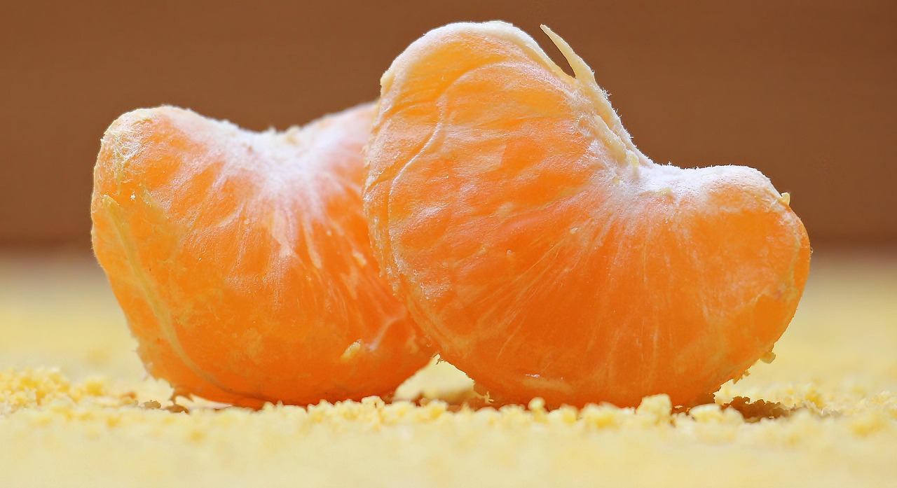 Oranges: Juicy and Fiber-Rich (image credits: pixabay)