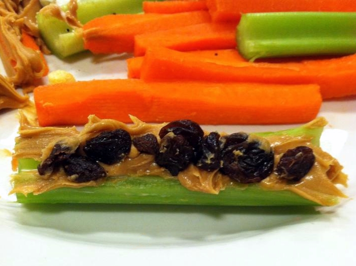 Ants on a Log: The Perfect Snack Trio (Image Credits: Wikimedia)
