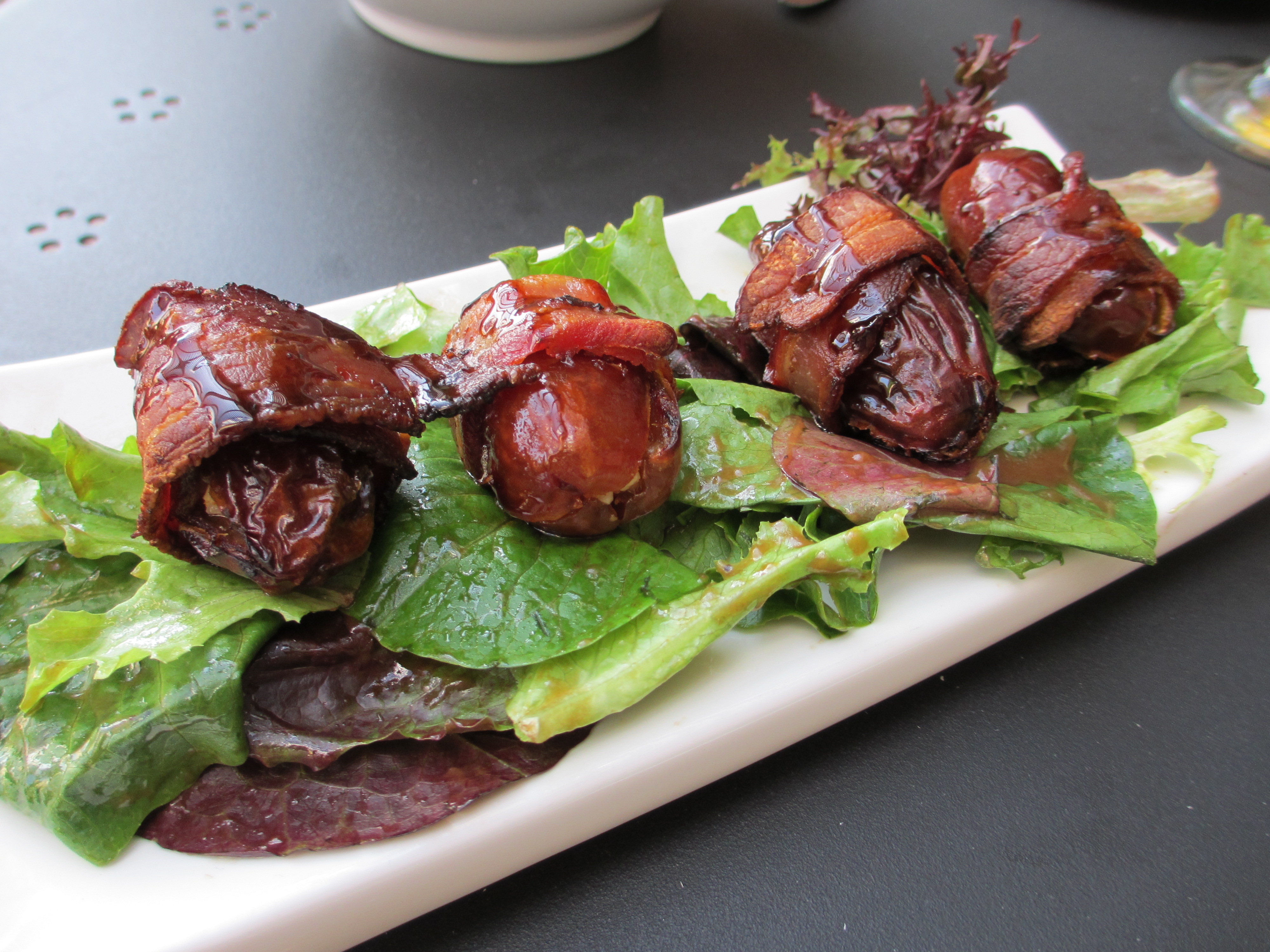 Bacon-Wrapped Dates: The Party Starter (image credits: wikimedia)