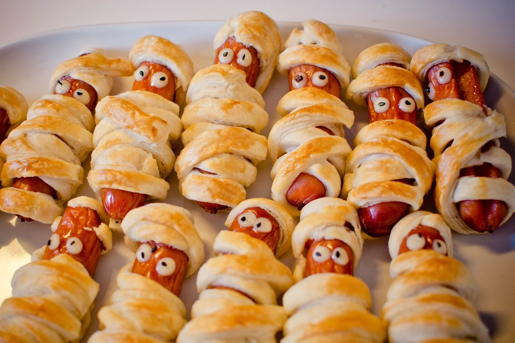 Pigs in a Blanket - America's Bite-Sized Comfort Food (image credits: rawpixel)