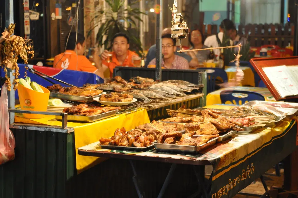 1. Dozens of Iconic Buffets Have Permanently Closed (Image Credits: Flickr)