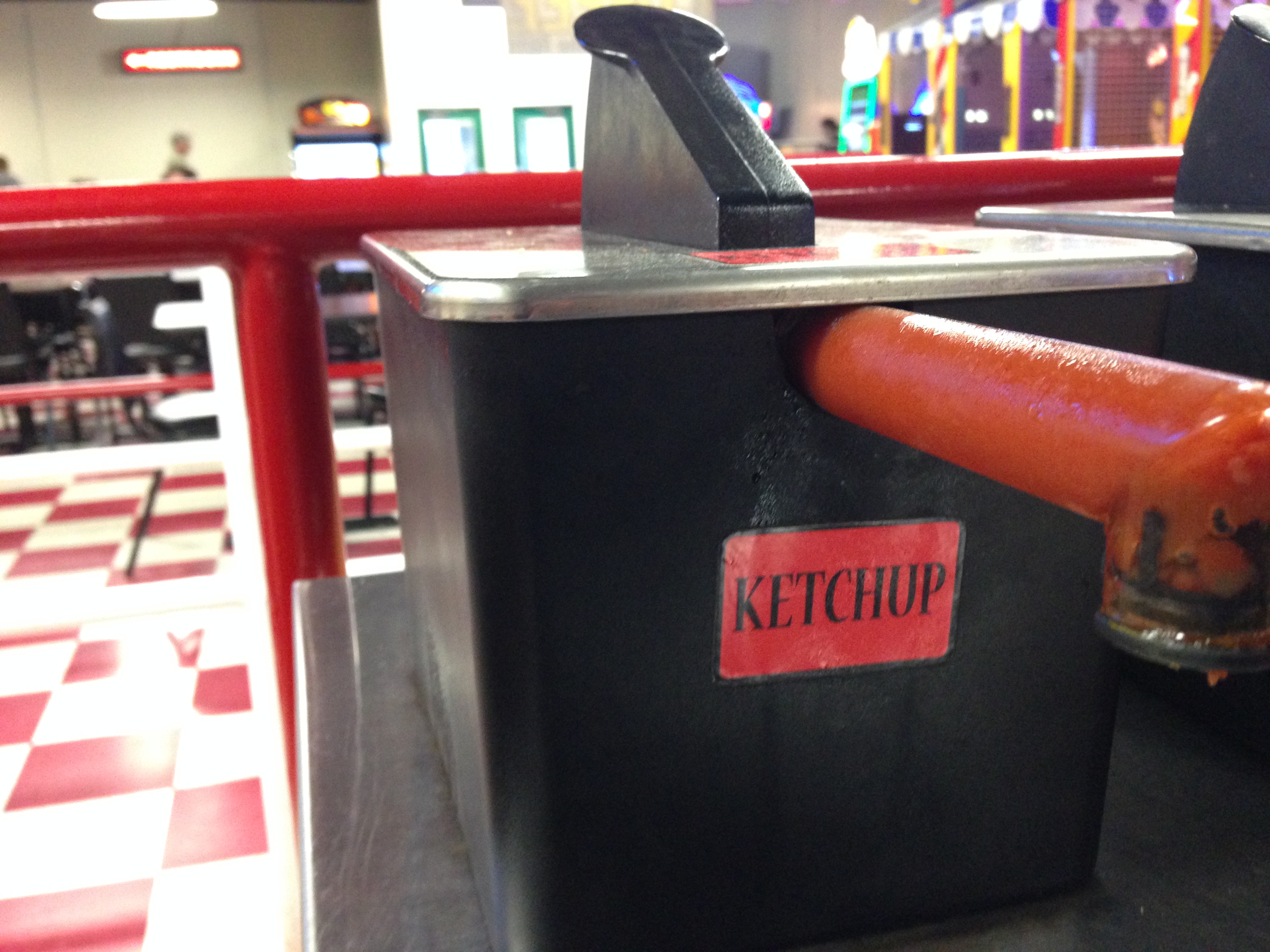 Condiment Dispensers – The Germ Fountains (image credits: By dankeck, CC0, https://commons.wikimedia.org/w/index.php?curid=57340922)