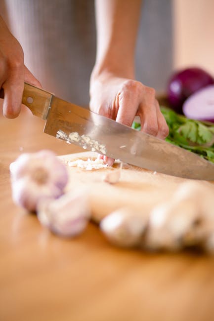 Chopping Garlic: Size Matters (image credits: pexels)