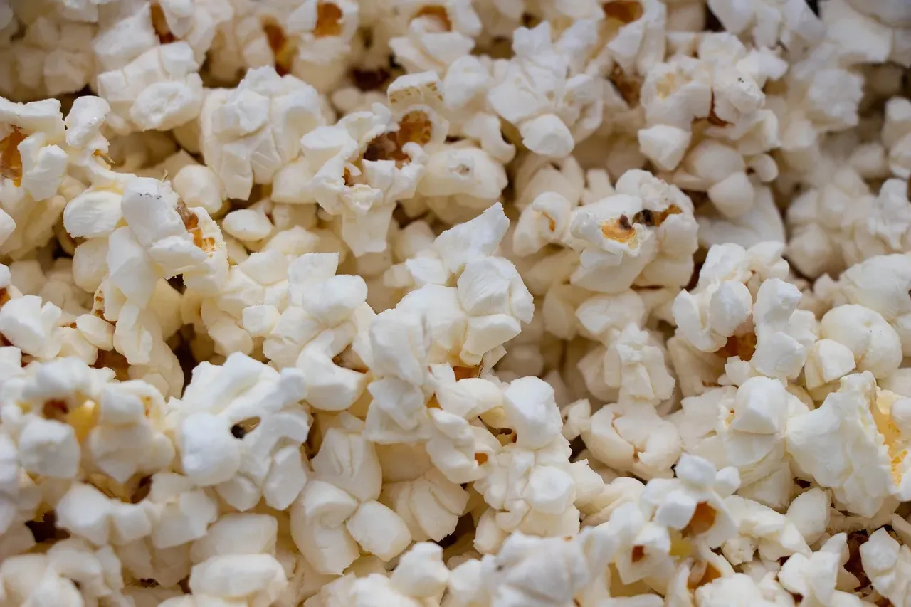 8. Popcorn Kernels: A Whole Grain Disguised as a Snack (Image Credits: Pixabay)