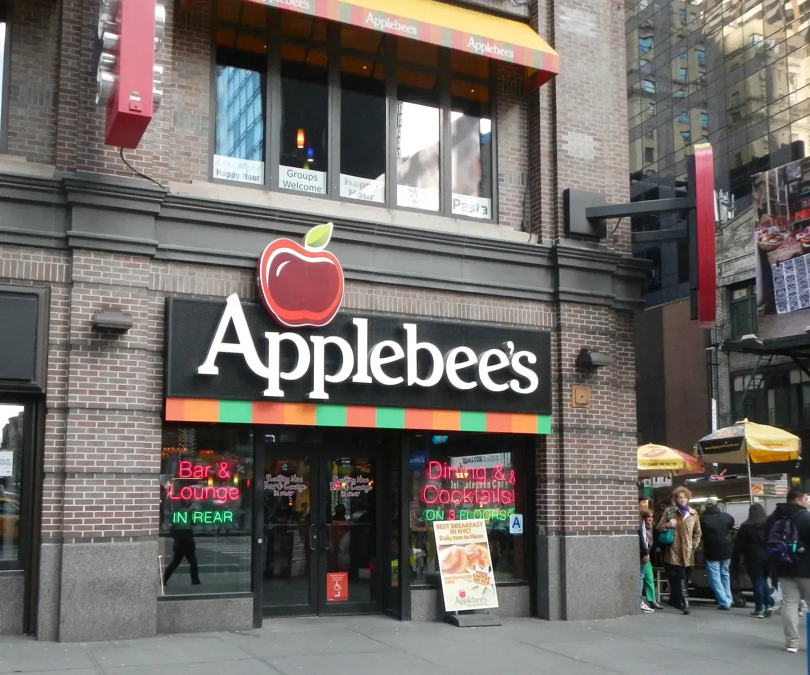 7. Applebee's - The Microwave That Masquerades as a Kitchen (Image Credits: By Jim.henderson, CC0)