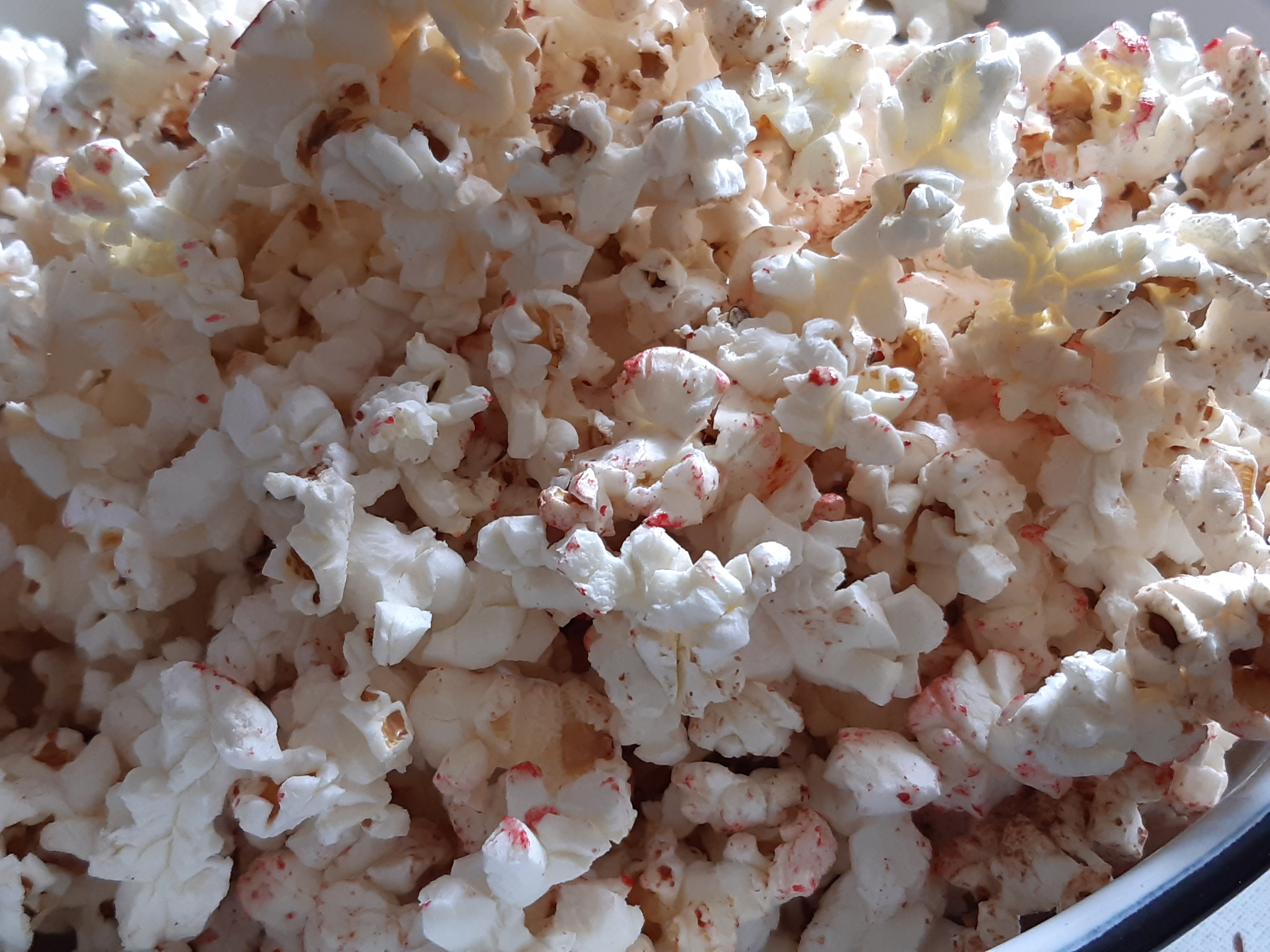 Microwave Popcorn with Artificial Additives (image credits: wikimedia)