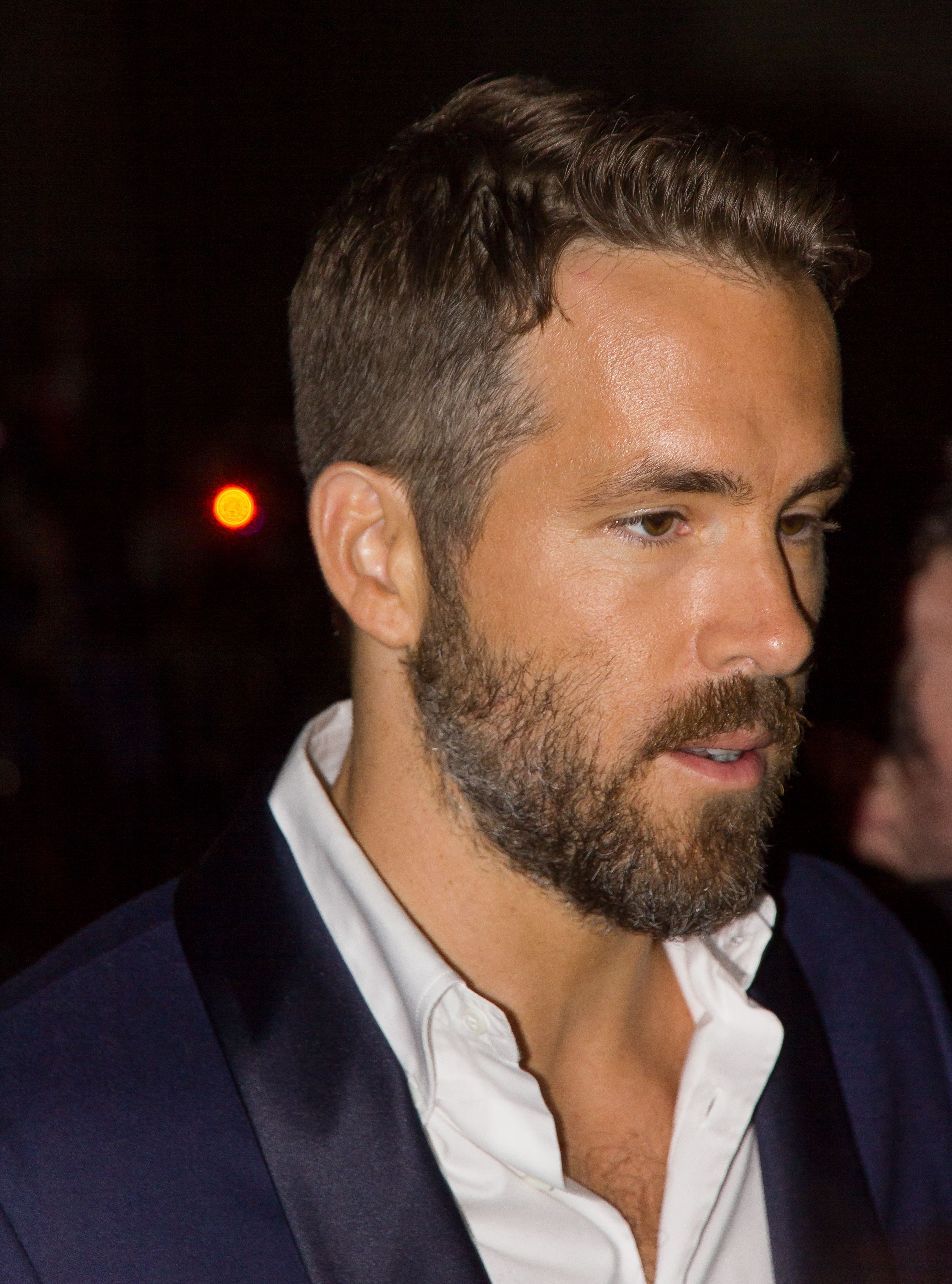 Ryan Reynolds – Aviation Gin (image credits: By dtstuff9, CC BY-SA 2.0, https://commons.wikimedia.org/w/index.php?curid=37400397)