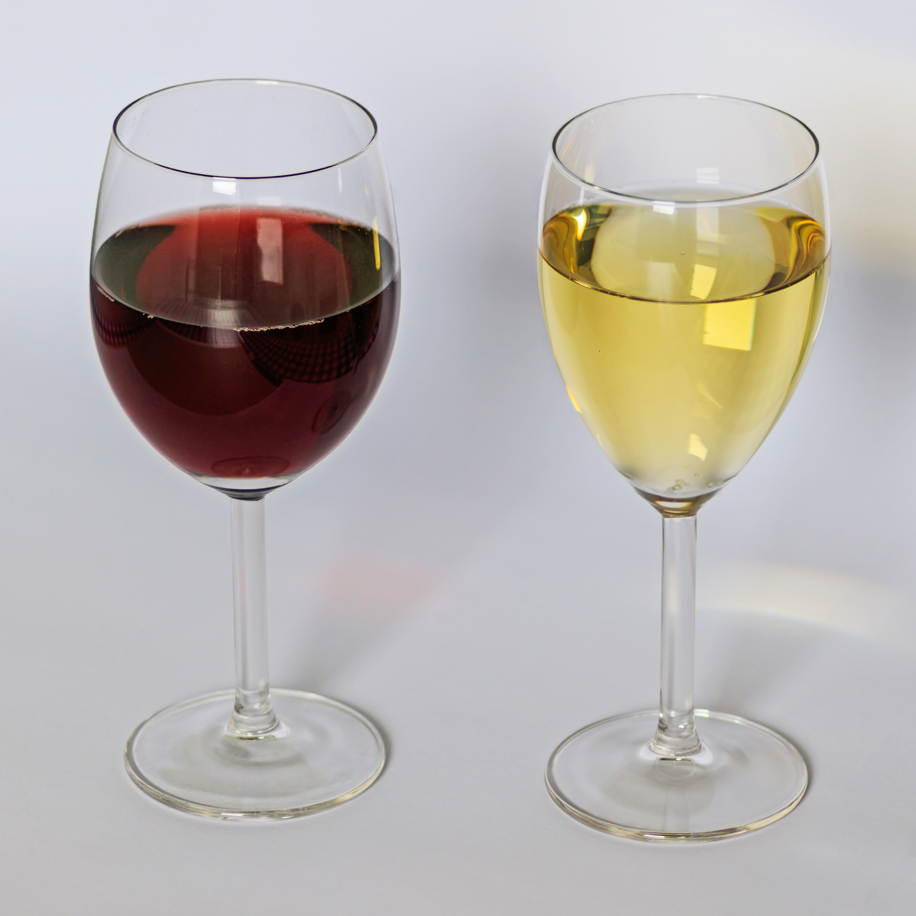 Red vs. White: The Flavor Divide Backed by Current Testing (image credits: wikimedia)