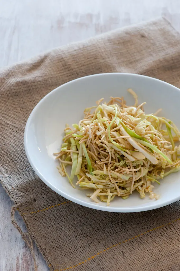 Cabbage and Noodles: Eastern European Comfort (Image Credits: Flickr)