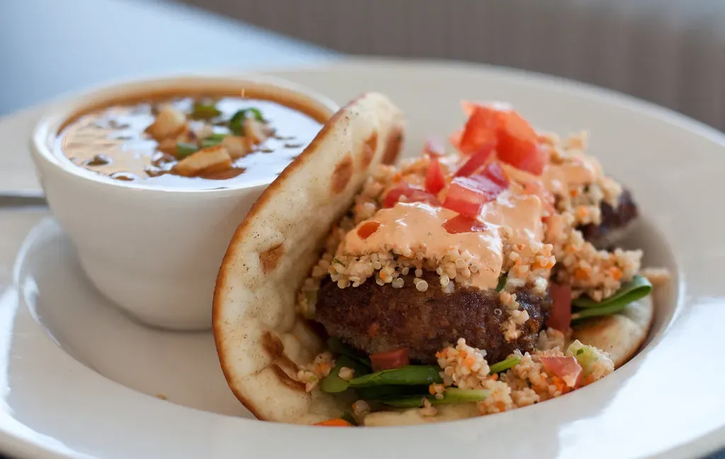 4. Des Moines, Iowa - The Midwest's Quietly Remarkable Food Value (neil conway, Flickr, CC BY 2.0)