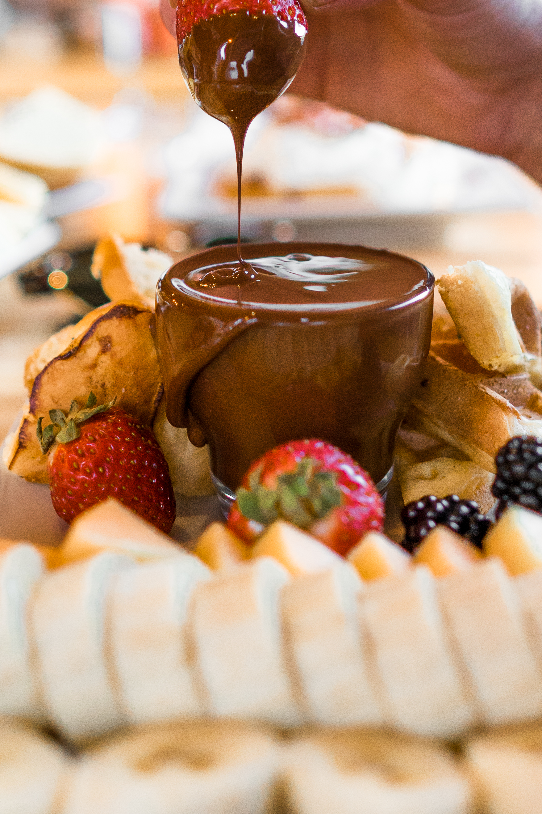 Chocolate Fondue: A Social Experience (image credits: wikimedia)