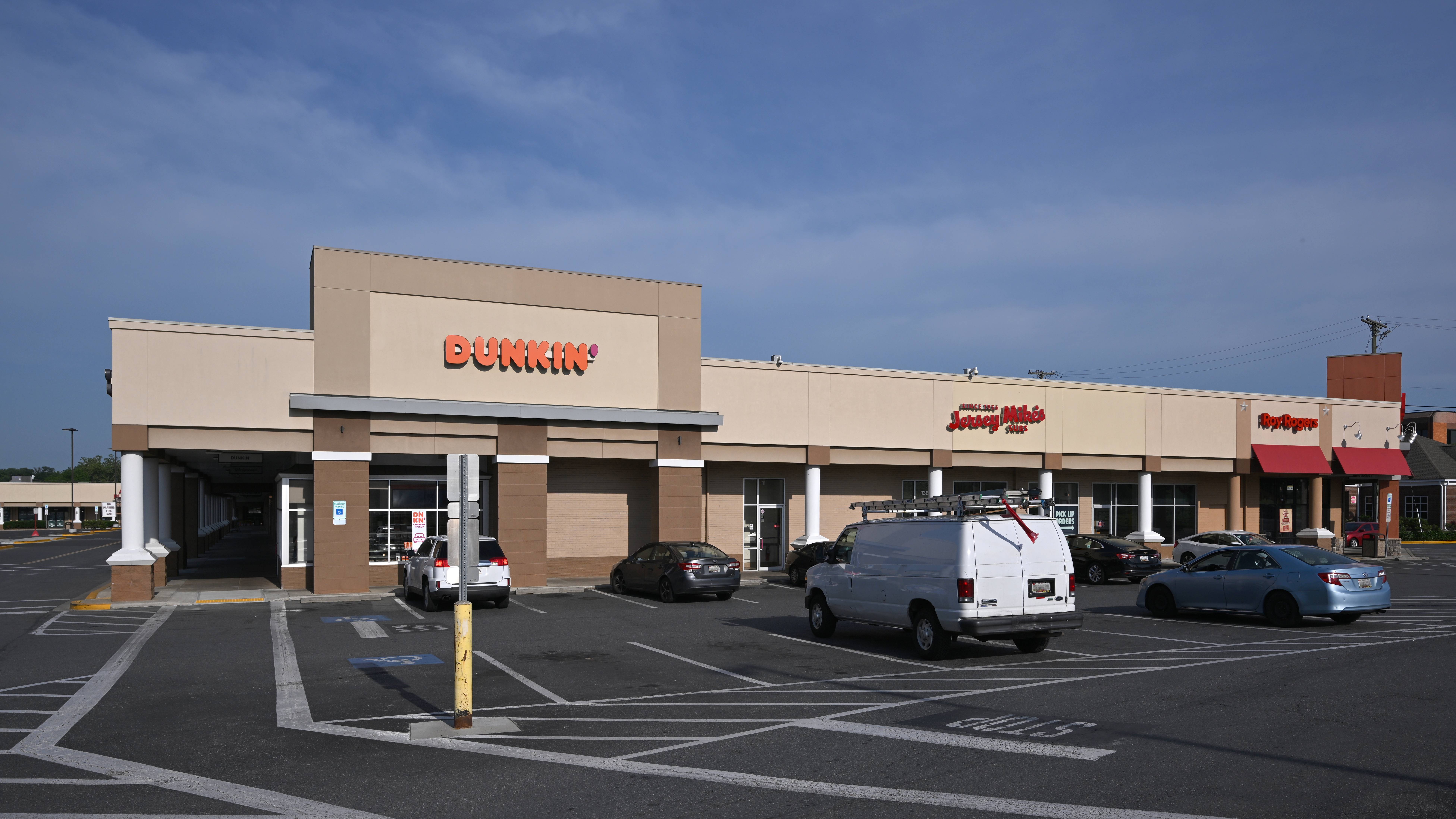 Dunkin’: Losing Steam in the Breakfast Battle (image credits: wikimedia)