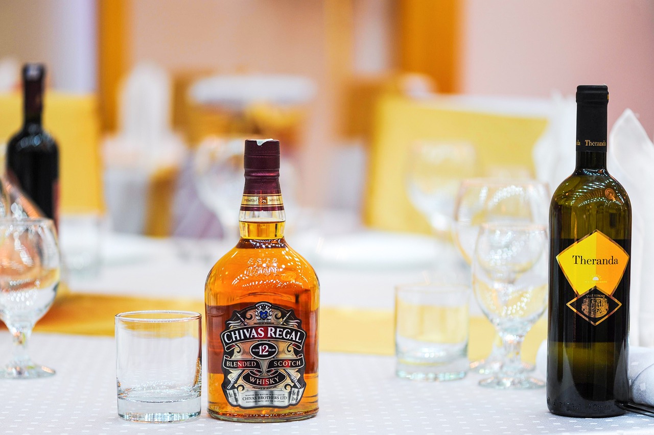 9. Whiskey: Distillers Face a Hangover (image credits: pixabay)