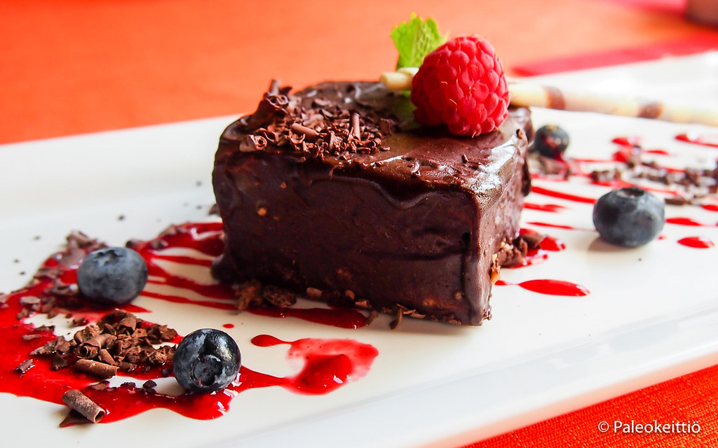 The Truth Behind Restaurant Dessert Claims (image credits: flickr)