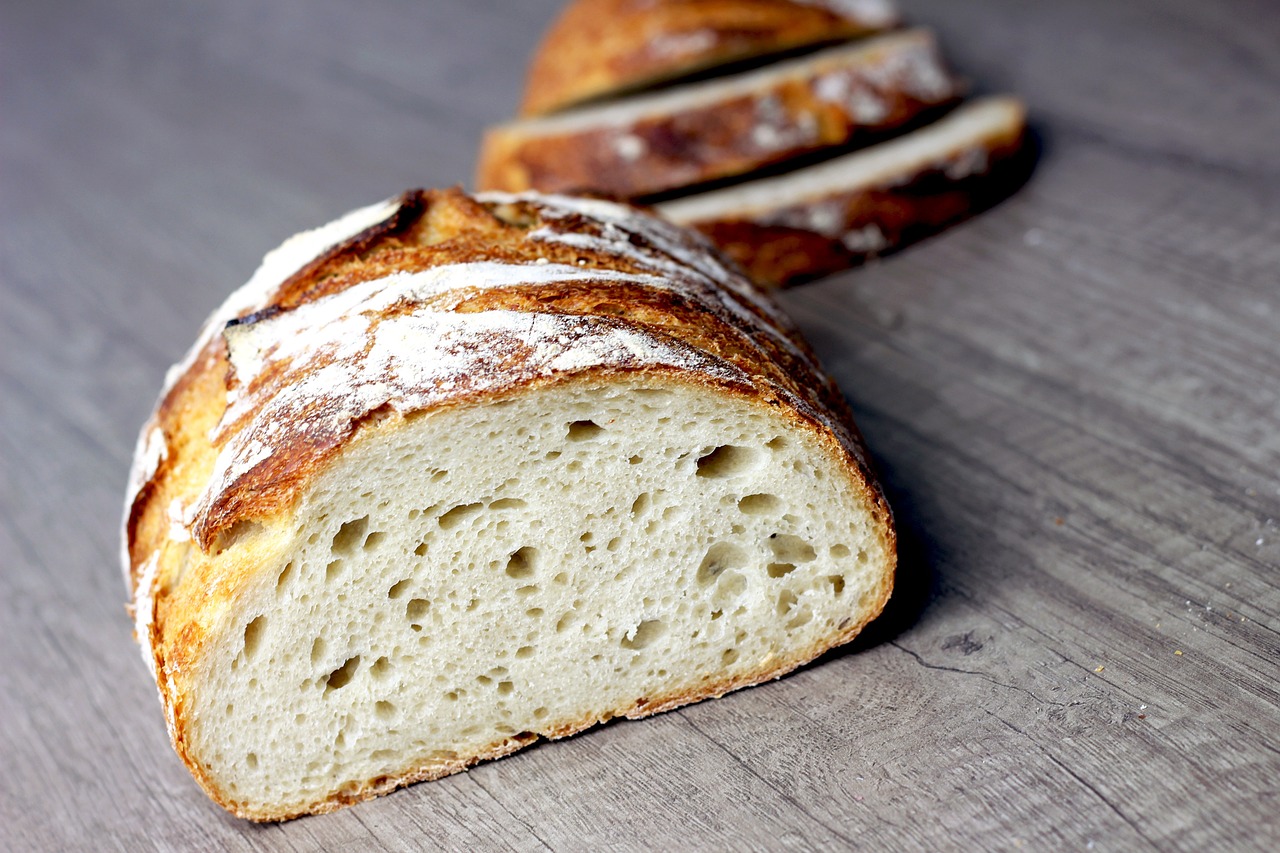 Cloud Bread vs. Sourdough: A Nutritional Showdown (image credits: pixabay)