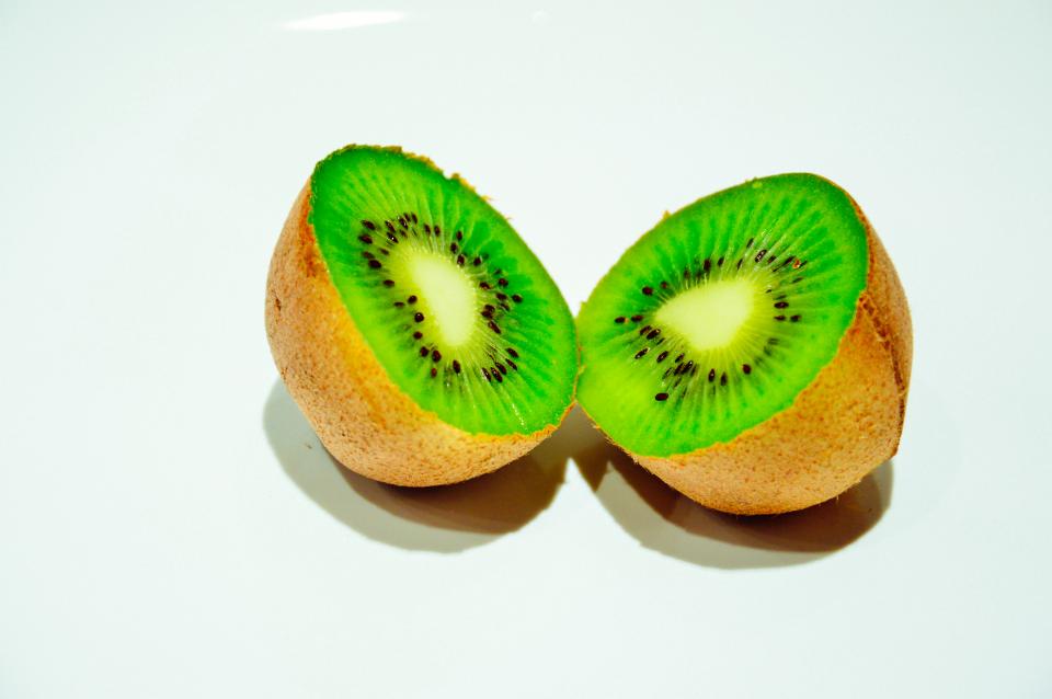 Kiwi: The Small Fruit with Big Results (image credits: stocksnap)