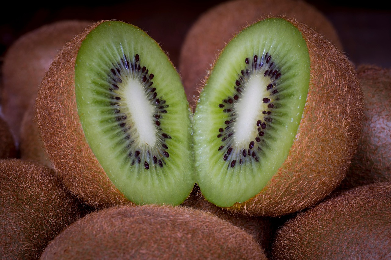 Kiwifruit: The Tiny Fruit With Big Digestive Power (image credits: pixabay)