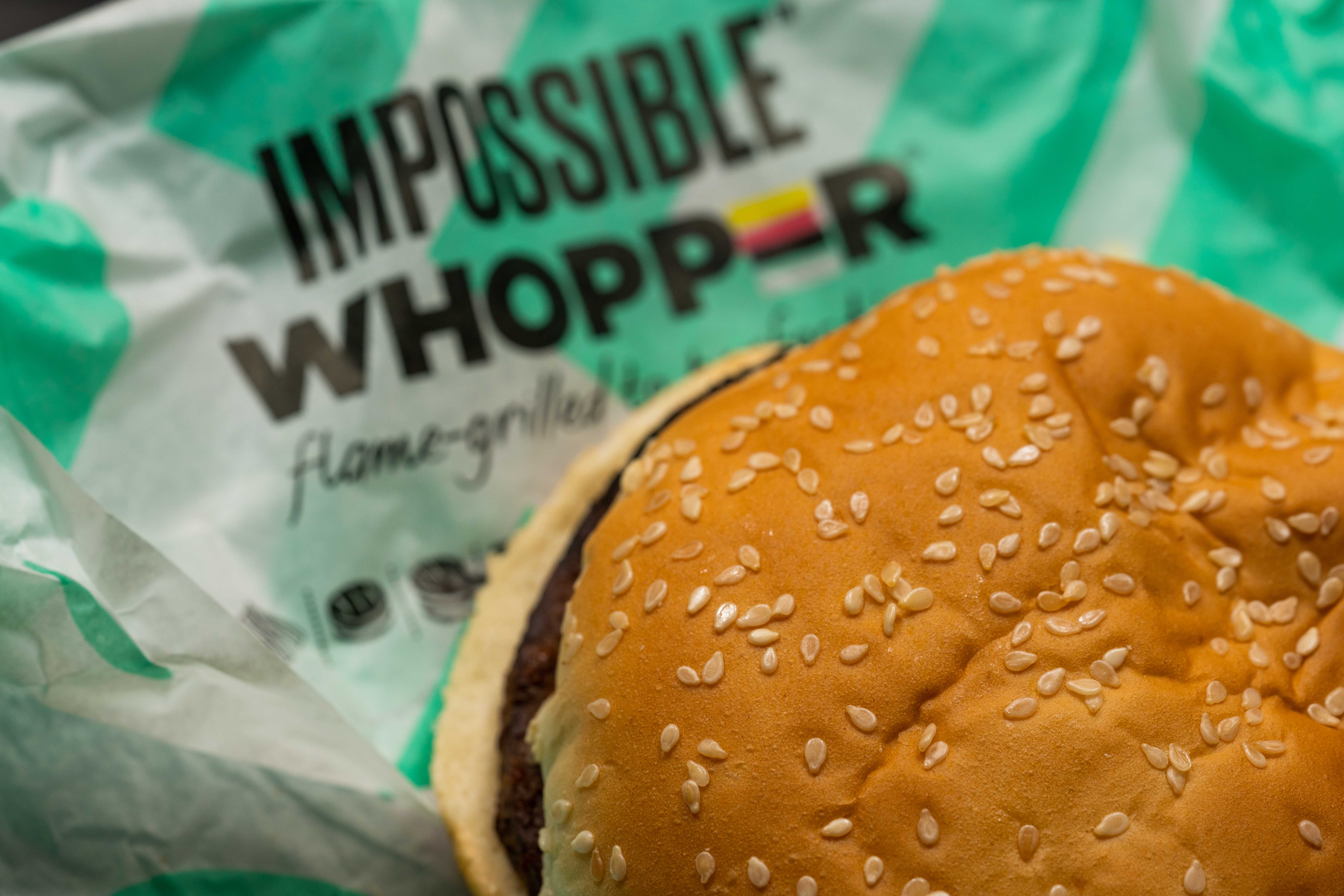 10. Burger King’s Impossible Whopper: Plant-Based Indulgence (image credits: wikimedia)