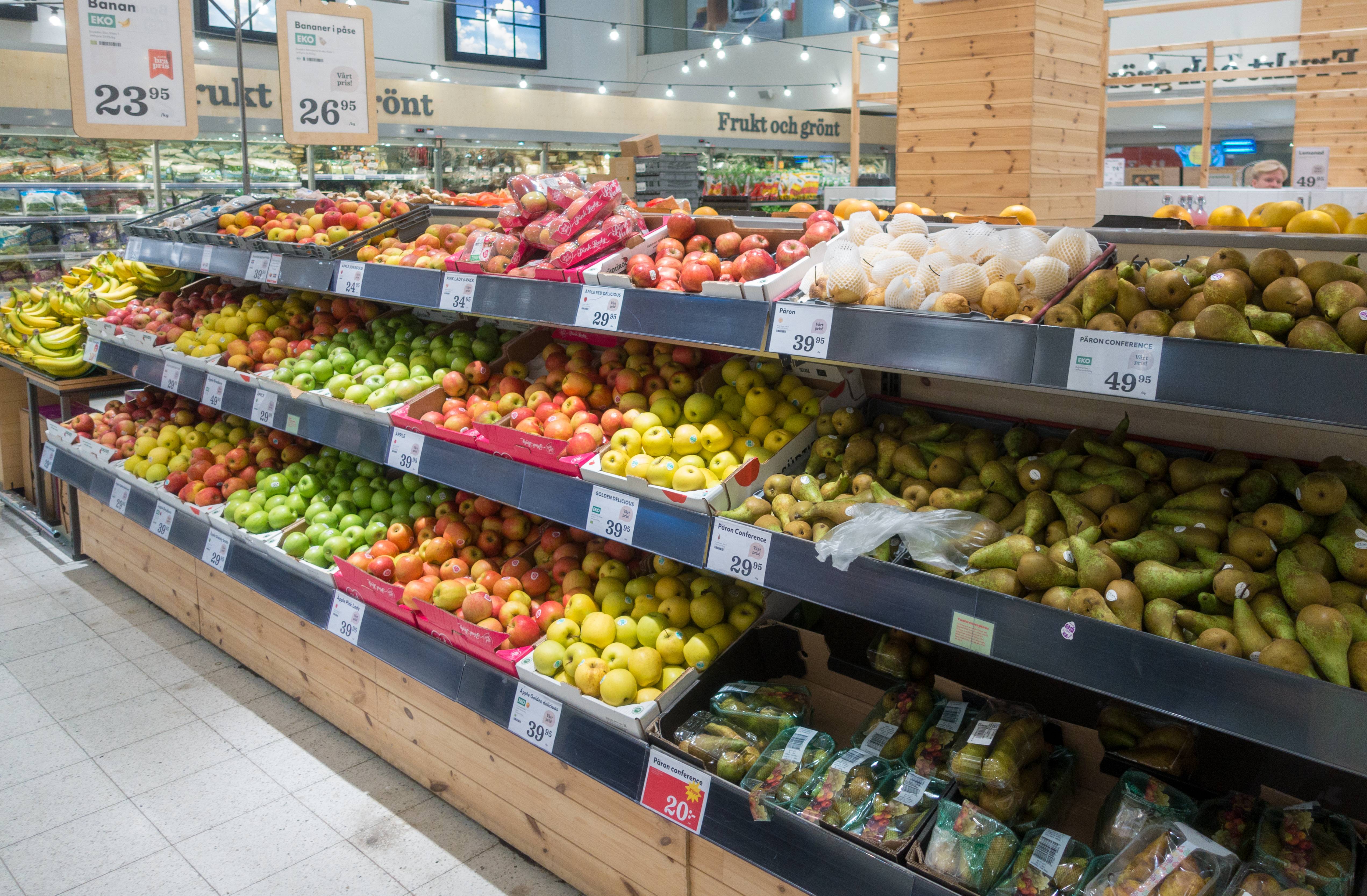 Selecting Fresh Produce Over Canned Options (image credits: wikimedia)