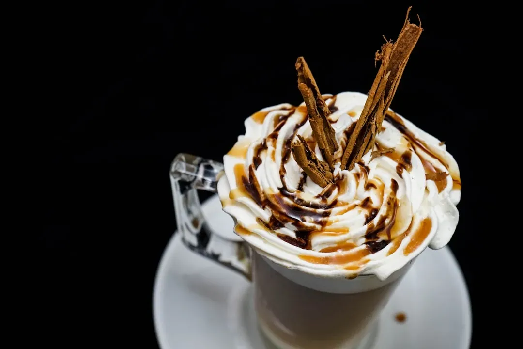 7. The Whipped Cream Swap: A Free Upgrade Most People Miss (Image Credits: Unsplash)