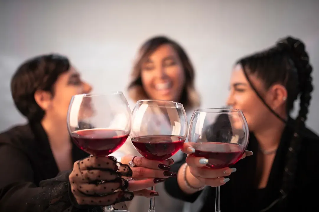 Wine Choice Connects to Personality Traits in Surprising Ways (Image Credits: Unsplash)