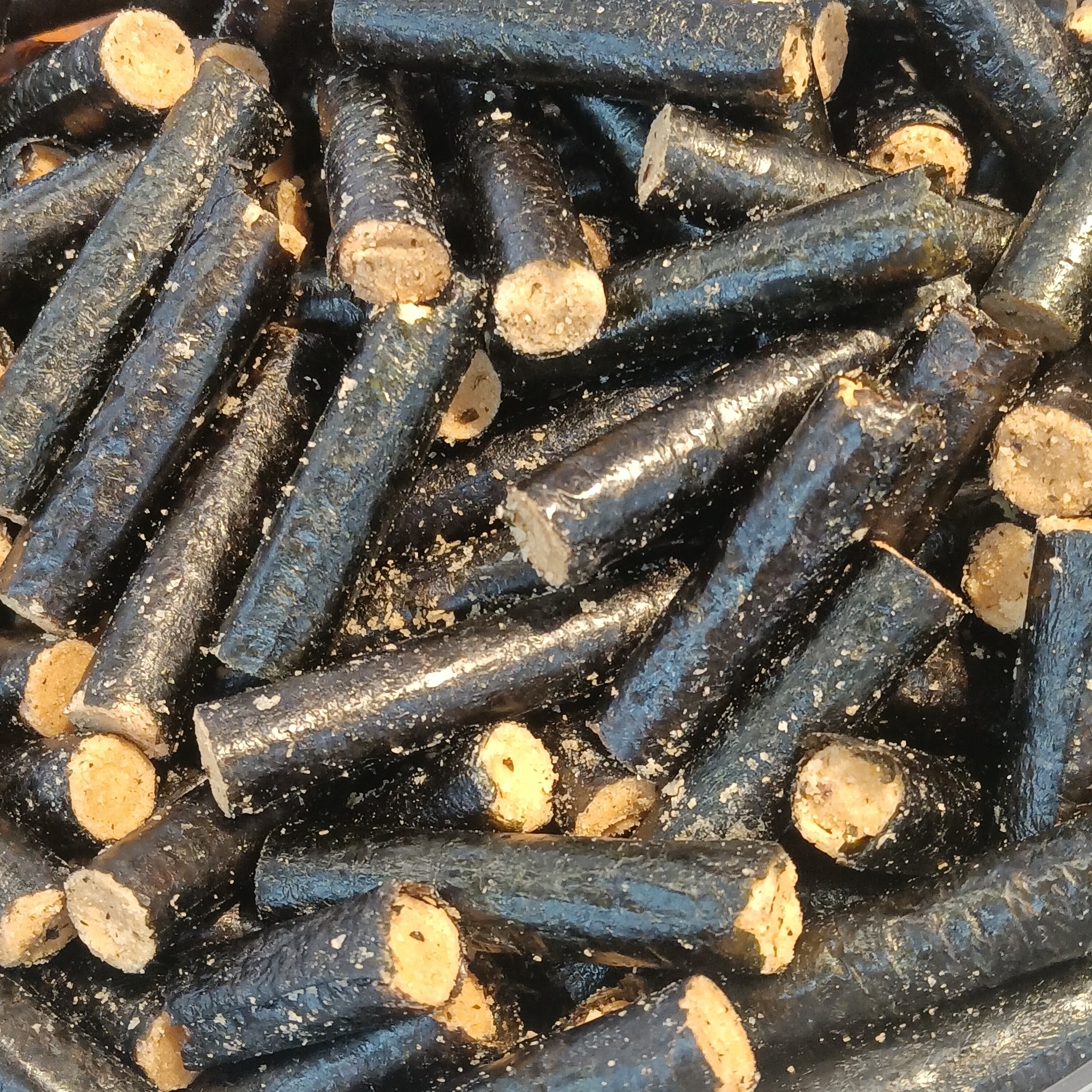 Seaweed Snacks: Salty Crunch with a Nutrient Punch (image credits: wikimedia)