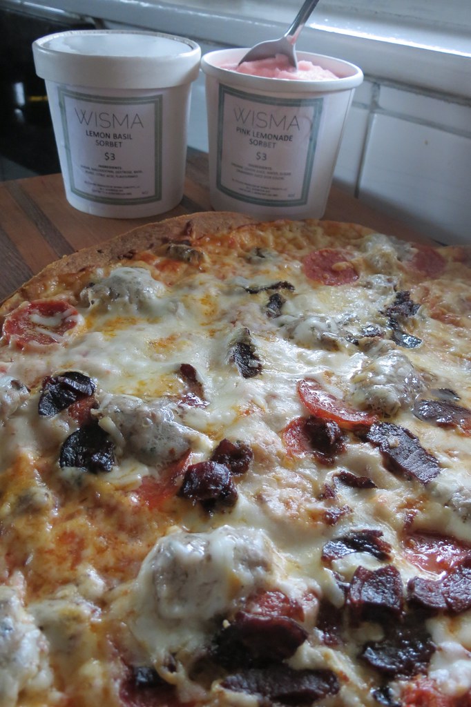 Frozen Pizza - Your Late-Night Nemesis (image credits: flickr)