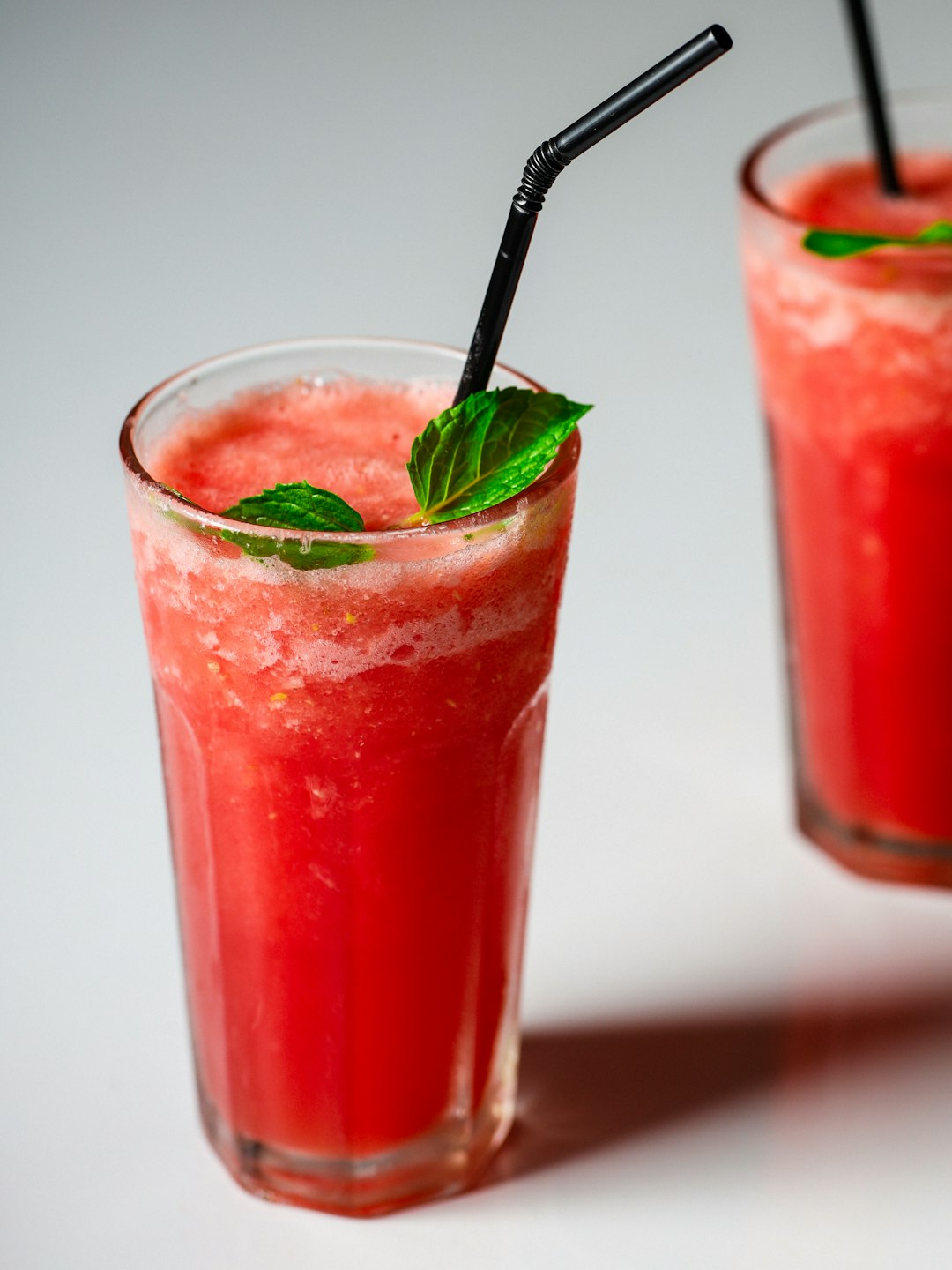 Fresh Fruit Juices Pack Hydration with Natural Sugars (image credits: unsplash)