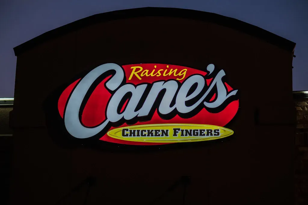 5. Raising Cane's: Fresh Chicken and a Sauce Made Daily (Image Credits: Flickr)