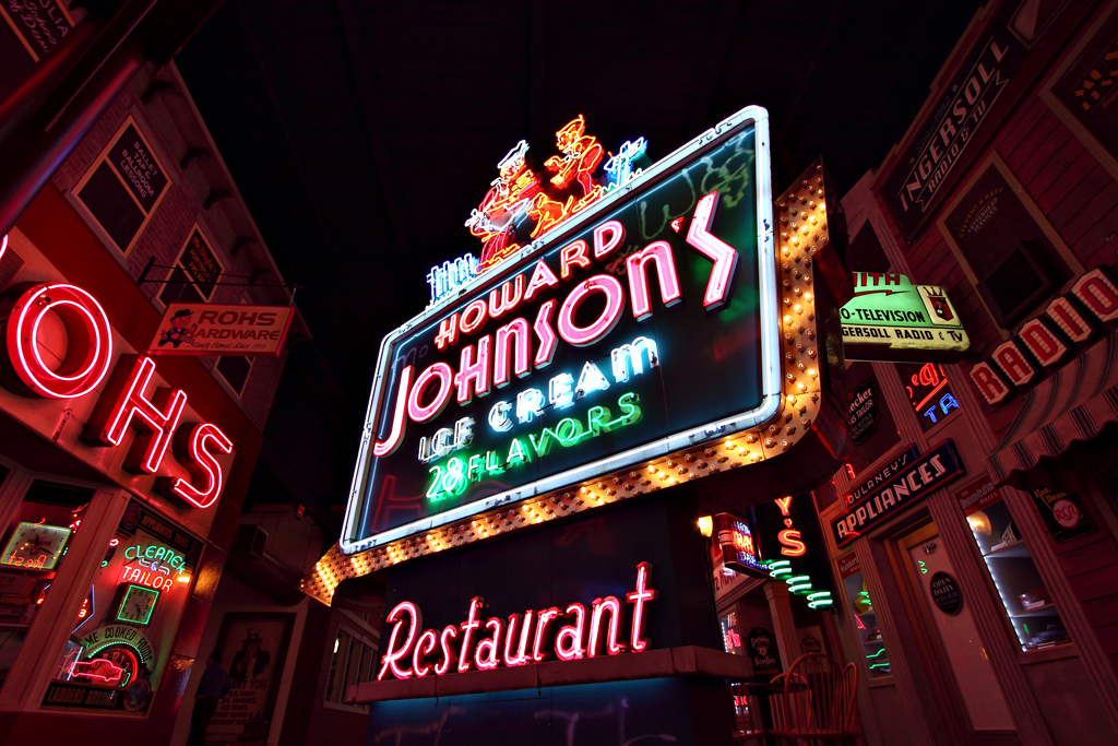 Howard Johnson's: America's Original Chain Restaurant Giant (Image Credits: Flickr)